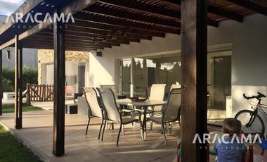 CASA en VENTA en Barrio Privado El Centauro - Canning.