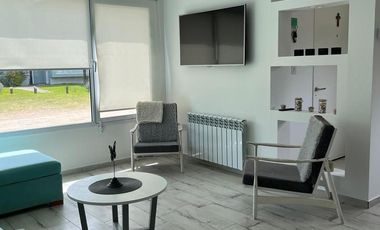 Duplex en venta en Las Gaviotas, 4 amb con jardín, pileta y cochera