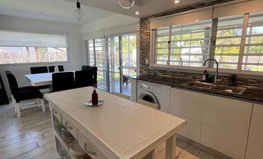 Duplex en venta en Las Gaviotas, 4 amb con jardín, pileta y cochera
