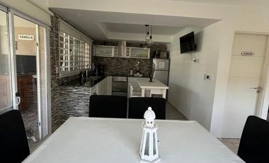 Duplex en venta en Las Gaviotas, 4 amb con jardín, pileta y cochera