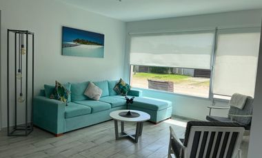 Duplex en venta en Las Gaviotas, 4 amb con jardín, pileta y cochera