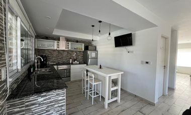 Duplex en venta en Las Gaviotas, 4 amb con jardín, pileta y cochera