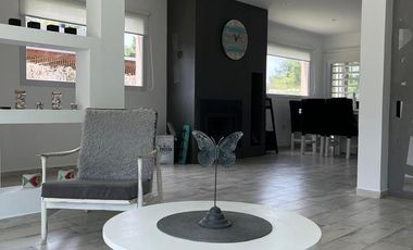 Duplex en venta en Las Gaviotas, 4 amb con jardín, pileta y cochera