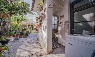 Casa en planta baja lote  8.66 x 41  garage  quincho terrazas Jardín fondo arbolado