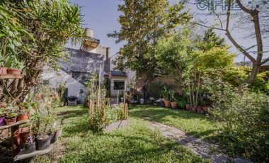 Casa en planta baja lote  8.66 x 41  garage  quincho terrazas Jardín fondo arbolado