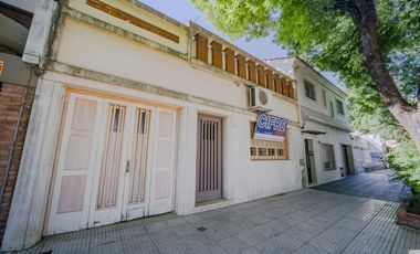 Casa en planta baja lote  8.66 x 41  garage  quincho terrazas Jardín fondo arbolado