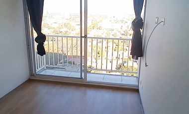 ESPECIAL PAREJA JOVEN CERCA DE TODO