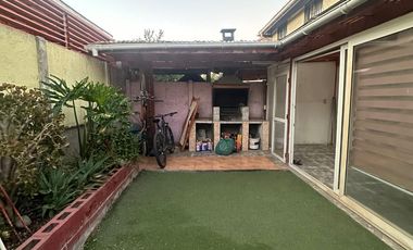 EN VENTA AMPLIA CASA 4D 3B  QUILICURA