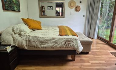 Casa 4 dormitorios 3 baños en pasaje tranquilo
