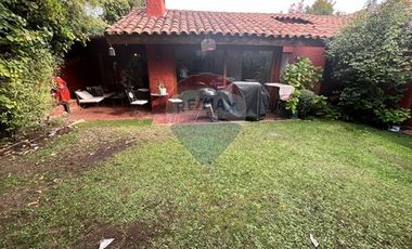 Casa 4 dormitorios 3 baños en pasaje tranquilo