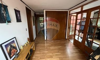 Casa 4 dormitorios 3 baños en pasaje tranquilo