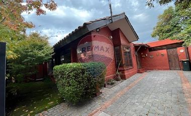 Casa 4 dormitorios 3 baños en pasaje tranquilo