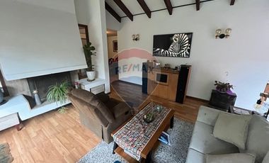 Casa 4 dormitorios 3 baños en pasaje tranquilo
