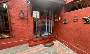 Casa 4 dormitorios 3 baños en pasaje tranquilo