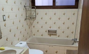 Casa 4 dormitorios 3 baños en pasaje tranquilo