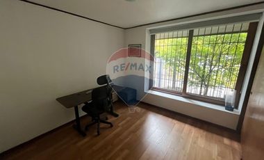 Casa 4 dormitorios 3 baños en pasaje tranquilo