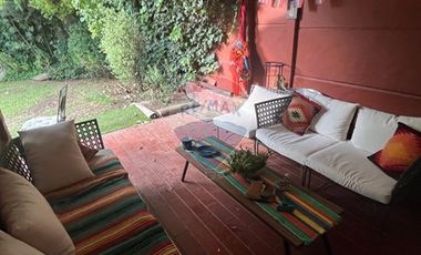 Casa 4 dormitorios 3 baños en pasaje tranquilo