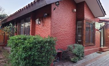 Casa 4 dormitorios 3 baños en pasaje tranquilo