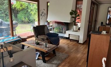 Casa 4 dormitorios 3 baños en pasaje tranquilo