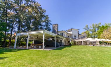 Venta | casa | La Peregrina Club de Campo, Pilar | 5 ambientes | Gran Parque y pileta