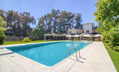 Venta | casa | La Peregrina Club de Campo, Pilar | 5 ambientes | Gran Parque y pileta