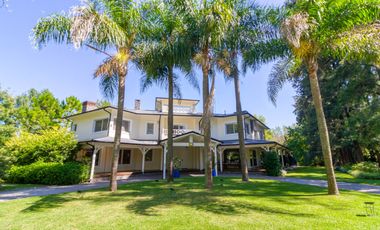 Venta | casa | La Peregrina Club de Campo, Pilar | 5 ambientes | Gran Parque y pileta