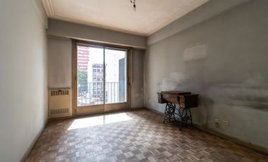 Venta Depto 3 amb con dependencia, Caballito, balcón frente y contrafrente, bauliera , A RECICLAR