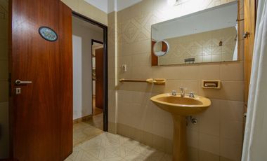 VENTA DE CASA EN HURLINGHAM 7 AMB-PILETA-QUINCHO-PARQUE