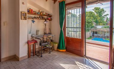 VENTA DE CASA EN HURLINGHAM 7 AMB-PILETA-QUINCHO-PARQUE