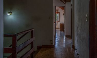 VENTA DE CASA EN HURLINGHAM 7 AMB-PILETA-QUINCHO-PARQUE
