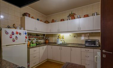 VENTA DE CASA EN HURLINGHAM 7 AMB-PILETA-QUINCHO-PARQUE
