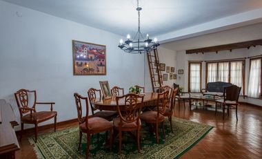 VENTA DE CASA EN HURLINGHAM 7 AMB-PILETA-QUINCHO-PARQUE