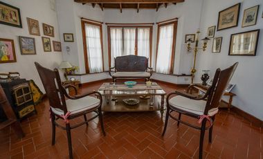 VENTA DE CASA EN HURLINGHAM 7 AMB-PILETA-QUINCHO-PARQUE