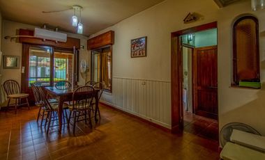 VENTA DE CASA EN HURLINGHAM 7 AMB-PILETA-QUINCHO-PARQUE