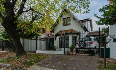 VENTA DE CASA EN HURLINGHAM 7 AMB-PILETA-QUINCHO-PARQUE