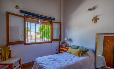 VENTA DE CASA EN HURLINGHAM 7 AMB-PILETA-QUINCHO-PARQUE