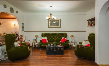 VENTA DE CASA EN HURLINGHAM 7 AMB-PILETA-QUINCHO-PARQUE