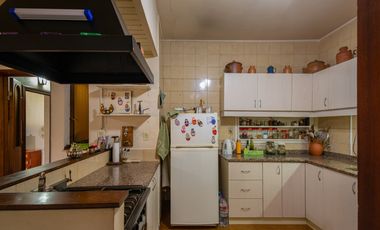 VENTA DE CASA EN HURLINGHAM 7 AMB-PILETA-QUINCHO-PARQUE