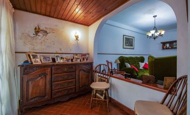 VENTA DE CASA EN HURLINGHAM 7 AMB-PILETA-QUINCHO-PARQUE