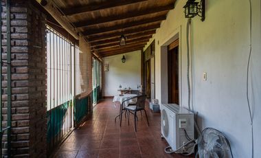 VENTA DE CASA EN HURLINGHAM 7 AMB-PILETA-QUINCHO-PARQUE