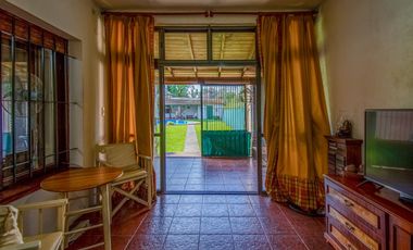 VENTA DE CASA EN HURLINGHAM 7 AMB-PILETA-QUINCHO-PARQUE