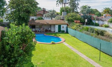 VENTA DE CASA EN HURLINGHAM 7 AMB-PILETA-QUINCHO-PARQUE