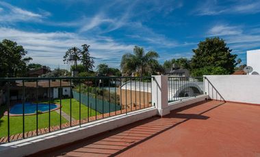 VENTA DE CASA EN HURLINGHAM 7 AMB-PILETA-QUINCHO-PARQUE
