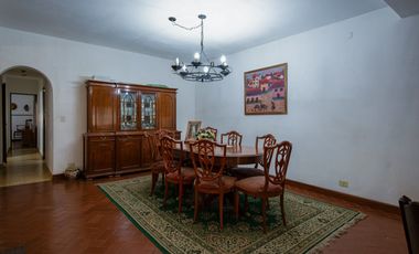 VENTA DE CASA EN HURLINGHAM 7 AMB-PILETA-QUINCHO-PARQUE