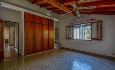 VENTA DE CASA EN HURLINGHAM 7 AMB-PILETA-QUINCHO-PARQUE