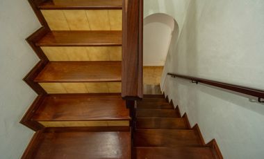 VENTA DE CASA EN HURLINGHAM 7 AMB-PILETA-QUINCHO-PARQUE