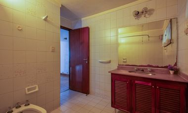 VENTA DE CASA EN HURLINGHAM 7 AMB-PILETA-QUINCHO-PARQUE