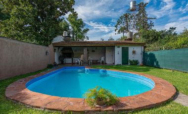 VENTA DE CASA EN HURLINGHAM 7 AMB-PILETA-QUINCHO-PARQUE