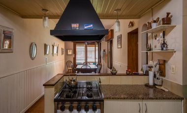 VENTA DE CASA EN HURLINGHAM 7 AMB-PILETA-QUINCHO-PARQUE