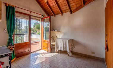 VENTA DE CASA EN HURLINGHAM 7 AMB-PILETA-QUINCHO-PARQUE